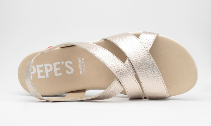 Sandalias Pepe Menargués de piel platino