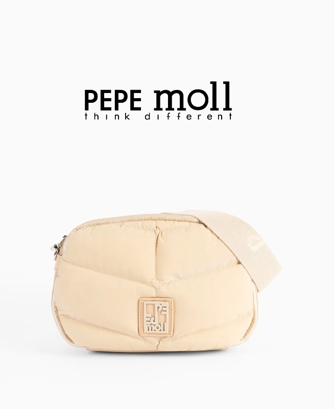 Bolso bandolero con diseño acolchado y detalles metalizados