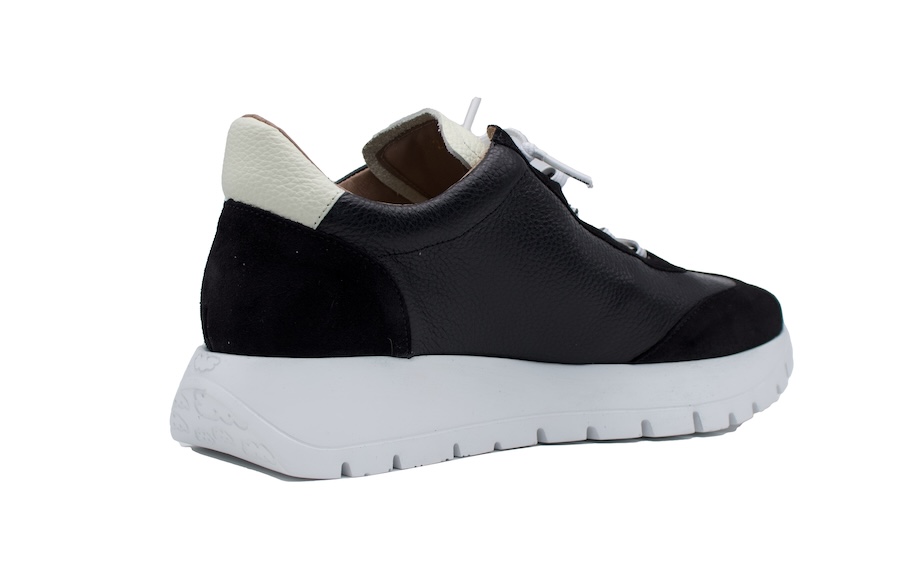 Sneakers de piel negras Wonders modelo 2476