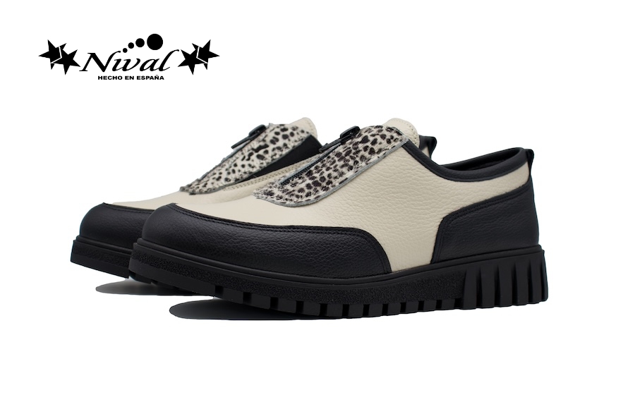 Zapatos modernos blancos y modernos