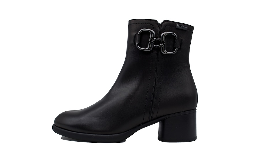 Botines negros tacón medio, con cadena lateral