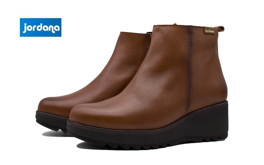 Botines de cuero lisos de cuña media