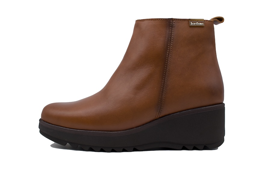 Botines de cuero lisos de cuña media