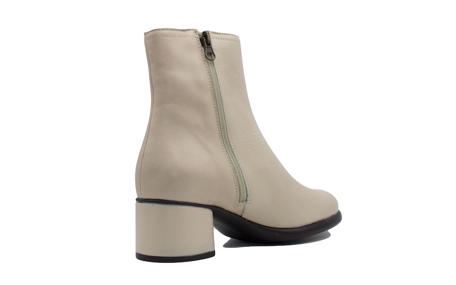 Botines de vestir blancos con cadena dorada
