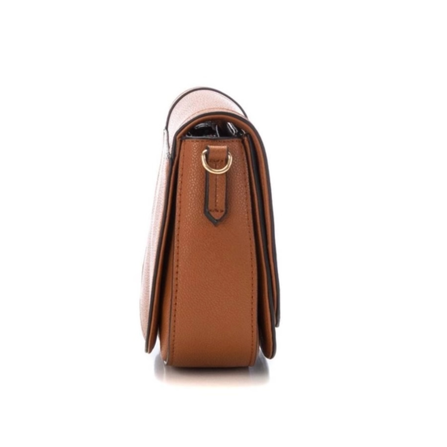 Bolso bandolero Xti modelo 18436402 camel