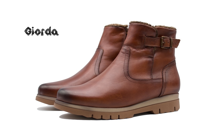 Botines planos de cuero de piel extra blanda