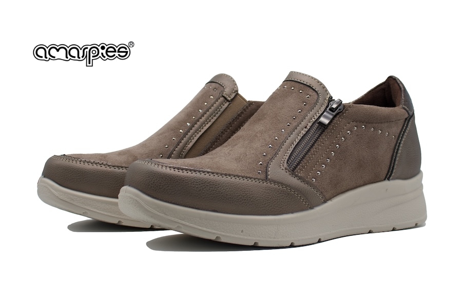 Zapato taupe con abertura de cremallera