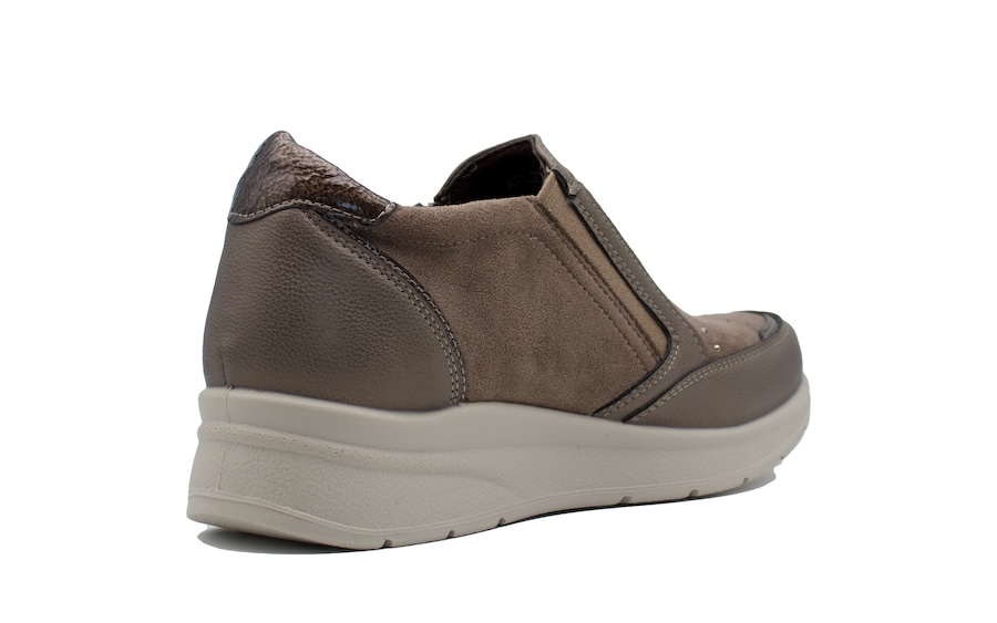 Zapato taupe con abertura de cremallera
