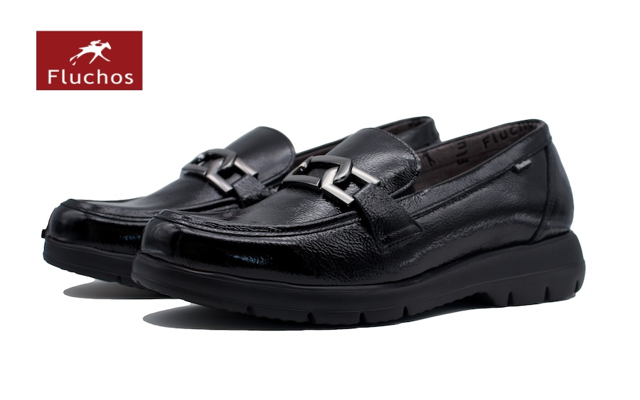 Mocasines Fluchos de charol negro