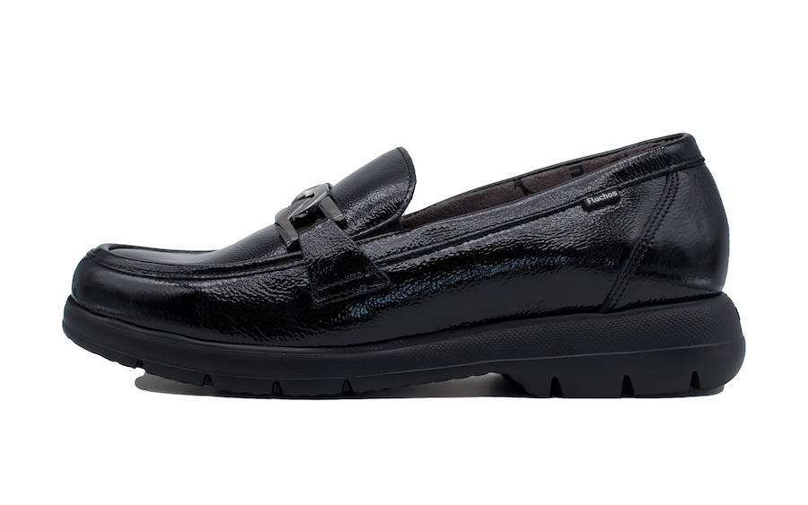 Mocasines Fluchos de charol negro