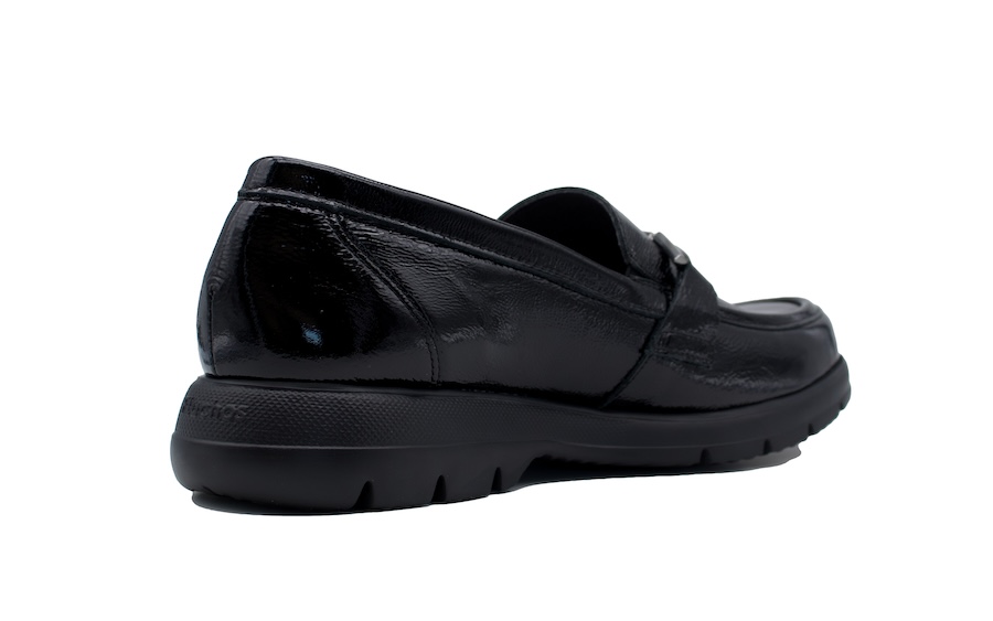 Mocasines Fluchos de charol negro