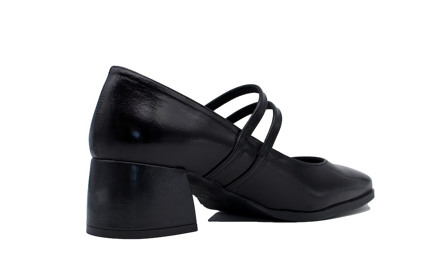 Zapato de vestir negro con doble correa en el empeine