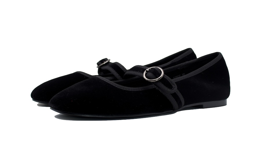 Manoletinas negras con pulsera