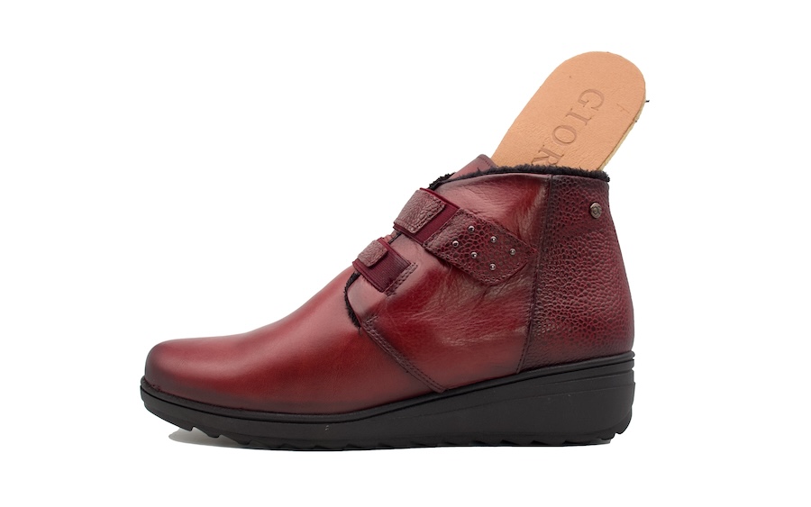 Botines burdeos con forro interior de pelo negro