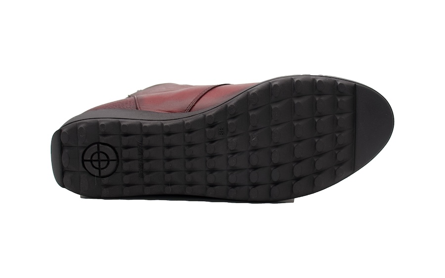 Botines burdeos con forro interior de pelo negro