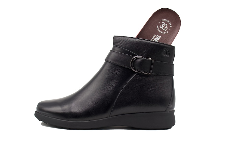 Botines planos de piel negra