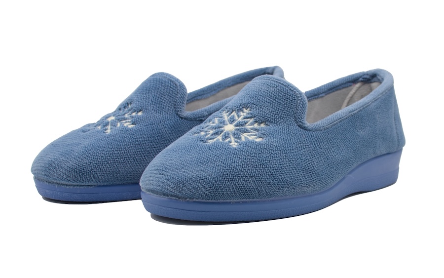 Zapatillas de casa cerradas de cuña baja
