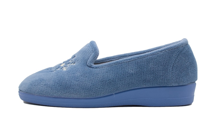 Zapatillas de casa cerradas de cuña baja