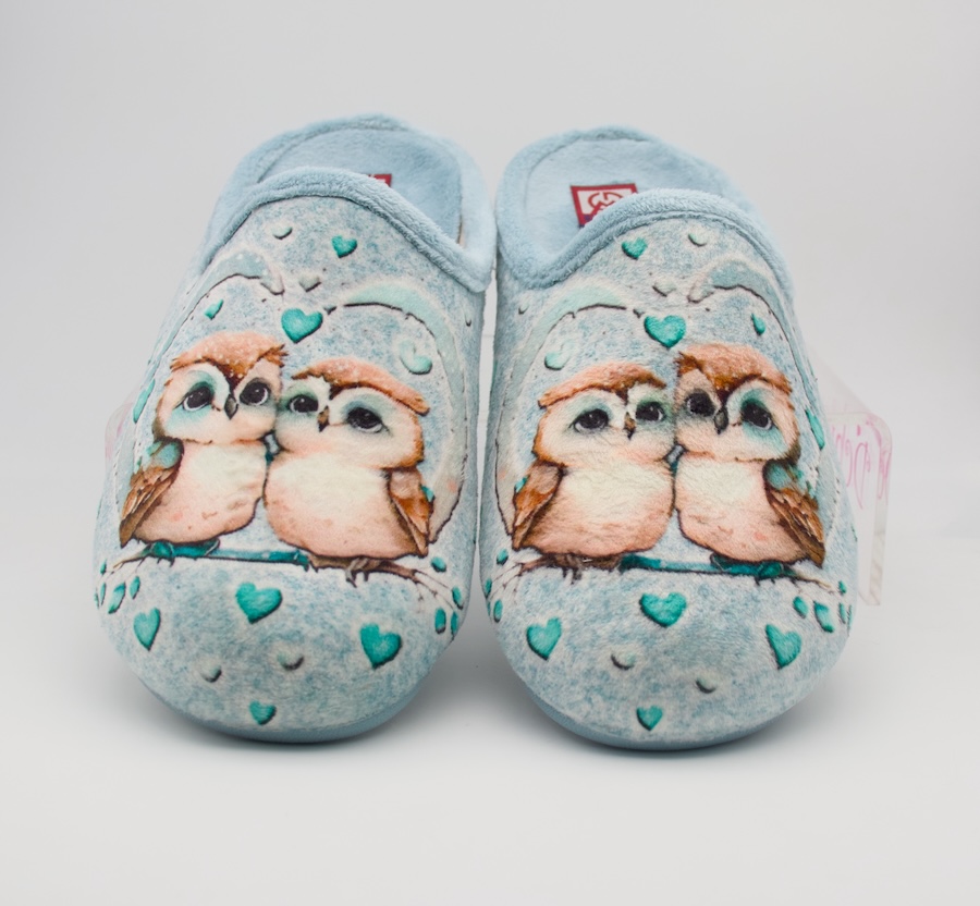 Zapatillas con el dibujo de una pareja de búhos amorosos