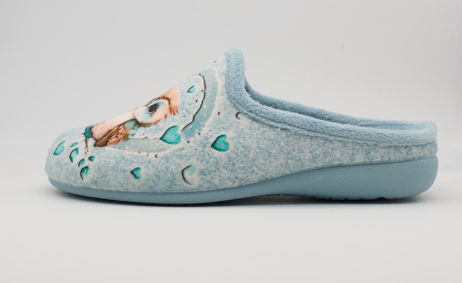 Zapatillas con el dibujo de una pareja de búhos amorosos