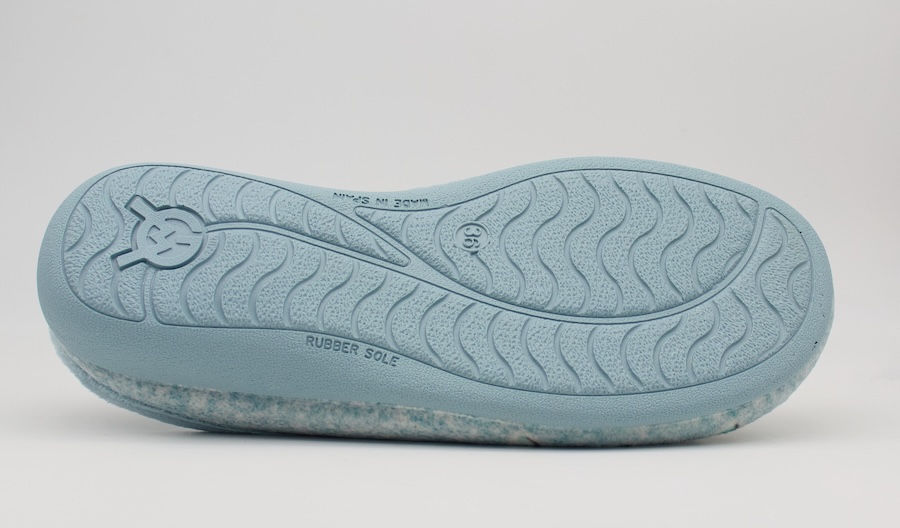 Zapatillas con el dibujo de una pareja de búhos amorosos