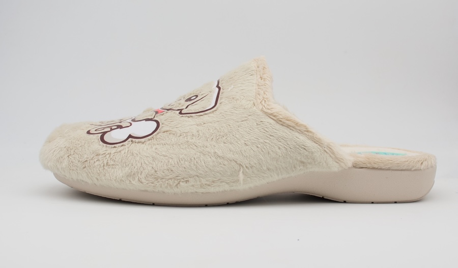 Zapatillas con el dibujo de un perrito con un hueso