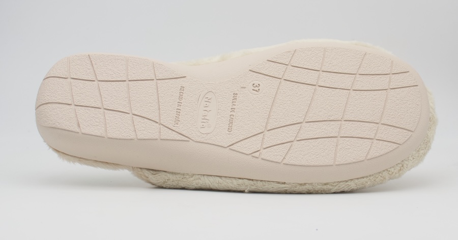 Zapatillas con el dibujo de un perrito con un hueso