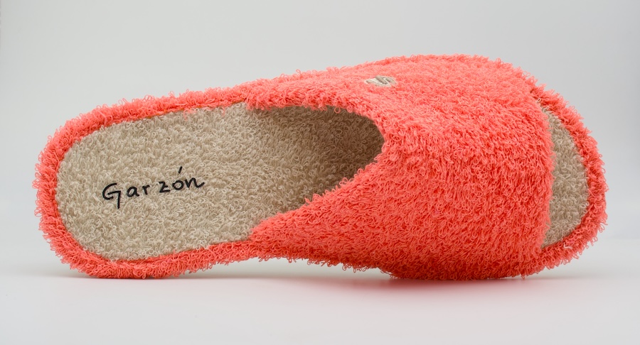 Zapatillas de toalla abiertas de puntera