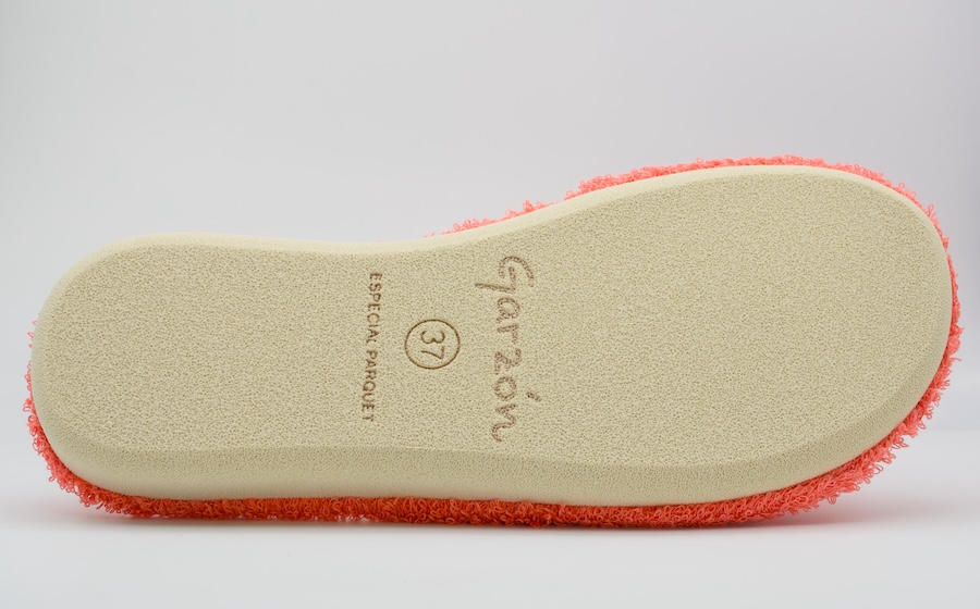 Zapatillas de toalla abiertas de puntera