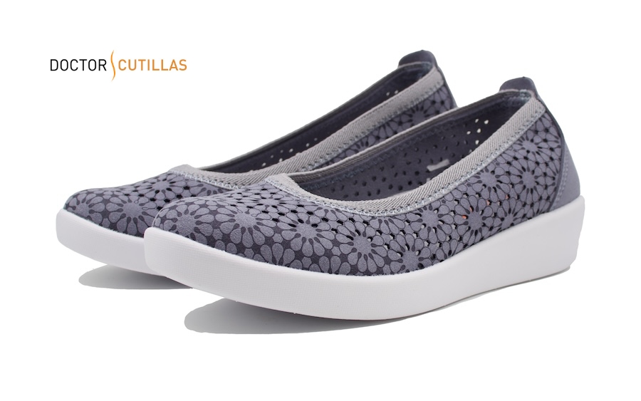 Zapato escotado y perforado para llevar plantillas en verano