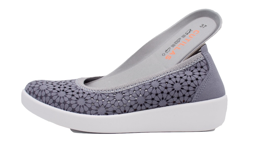 Zapato escotado y perforado para llevar plantillas en verano