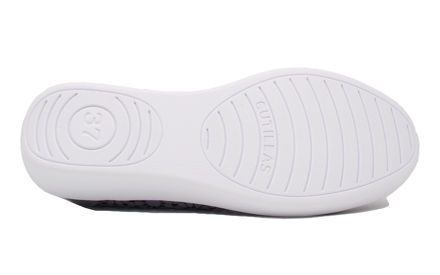 Zapato escotado y perforado para llevar plantillas en verano