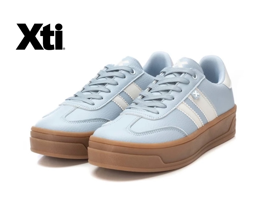 Zapatilla Xti celeste con el piso marrón caramelo
