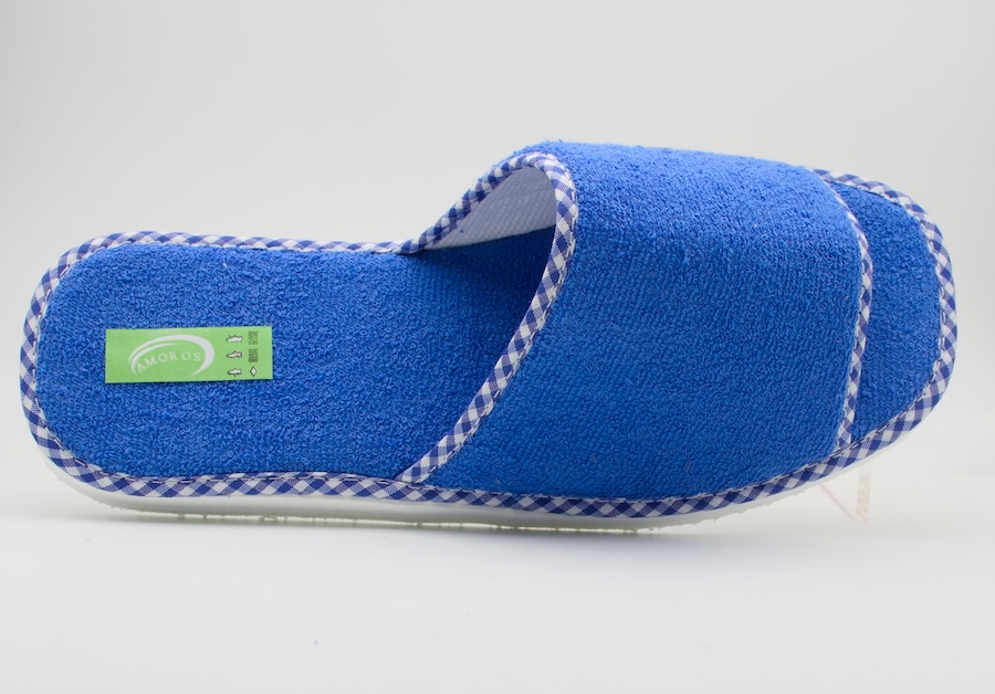 Zapatillas de casa de toalla con el ribete de vichy