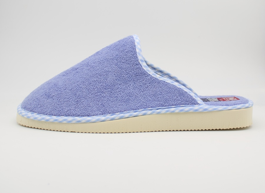 Zapatillas de color aguamarino con ribete de vichy