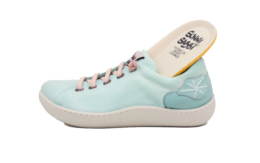 Zapatilla Barefoot de color verde menta con cordones elásticos 