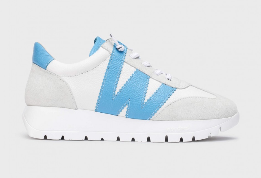 Deportivos Wonders A-2476 blanca con el logo en azul celeste