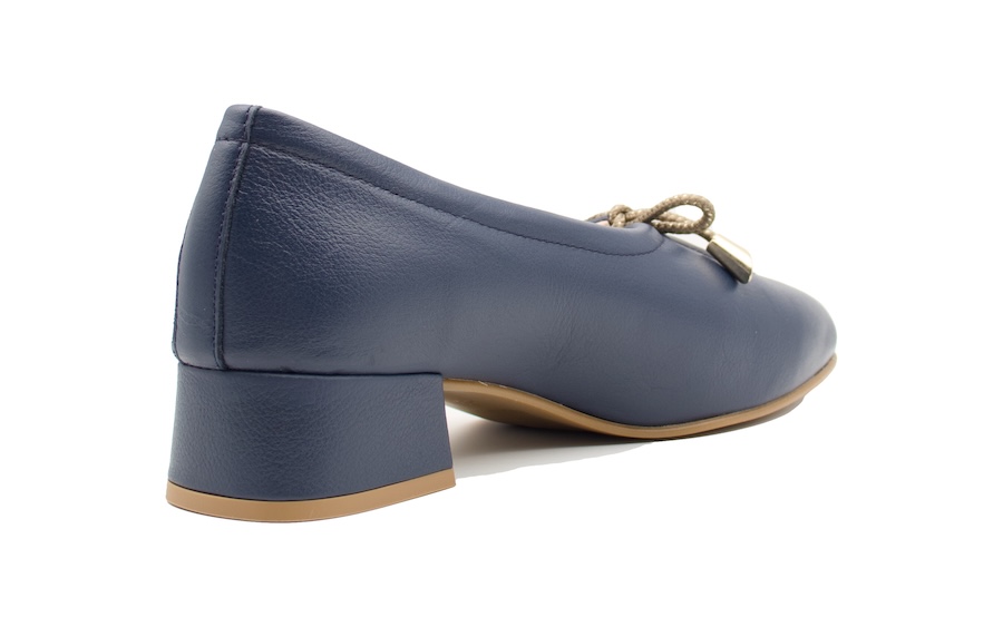 Zapato escotado azul marino de Nival Woman