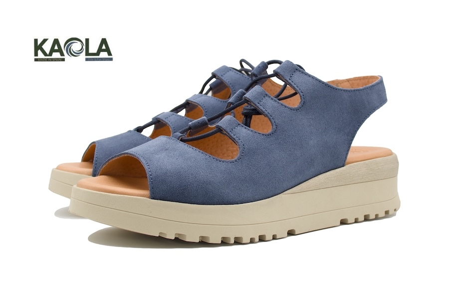 Sandalias de serraje azul jeans con cordones en el empeine