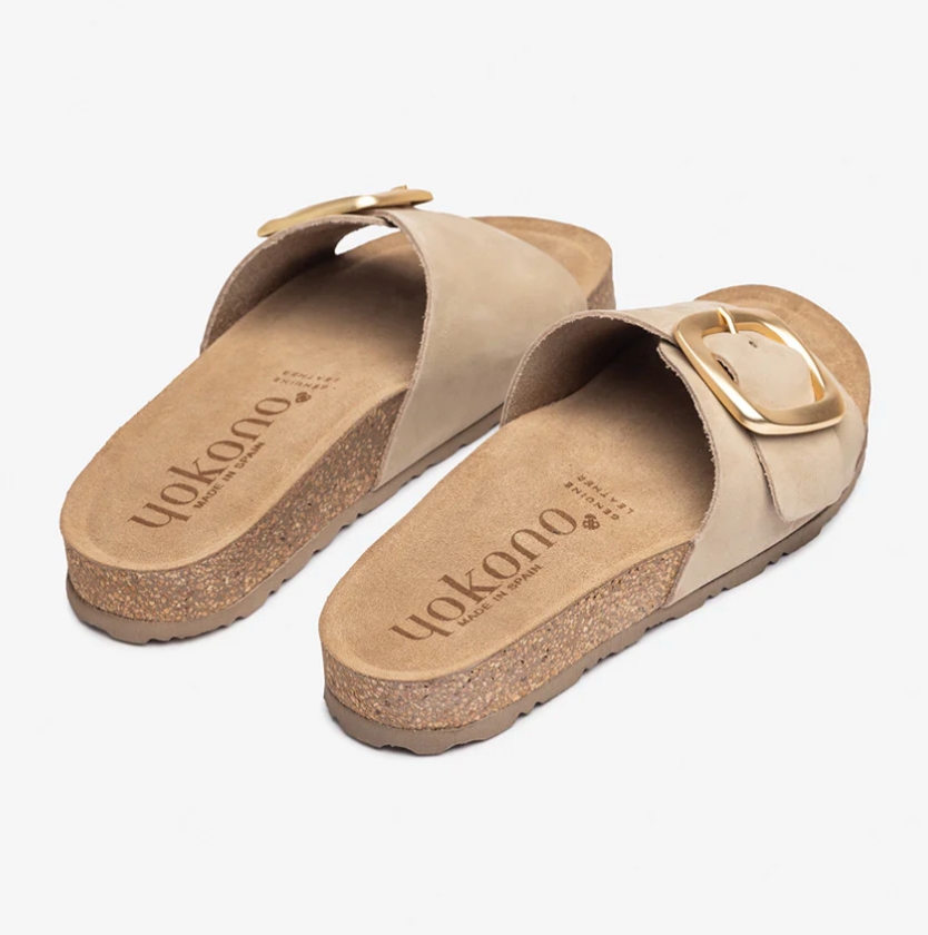 Sandalias plana de una pala con hebilla dorada - Yokono