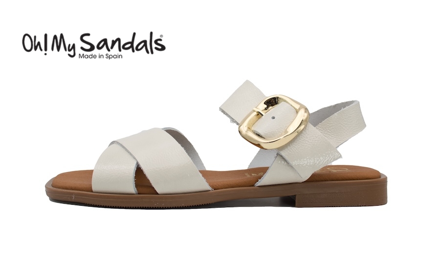 Sandalias planas color hielo y hebilla dorada