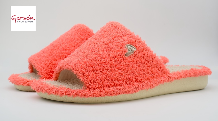 Zapatillas de toalla abiertas de puntera