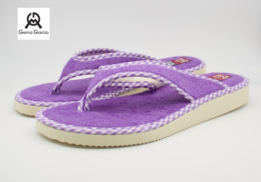 Zapatillas de casa de dedo de rizo color malva