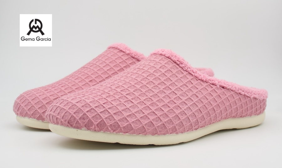 Zapatillas de casa rosa fresa con plantilla extraíble