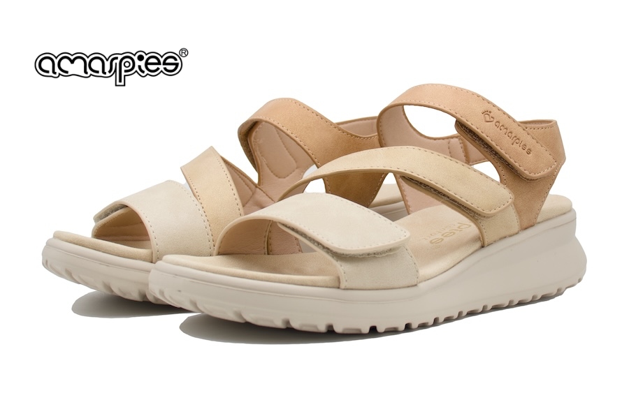 Sandalias con tres cierres de velcro con piso confort