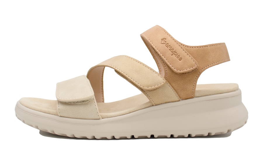 Sandalias con tres cierres de velcro con piso confort