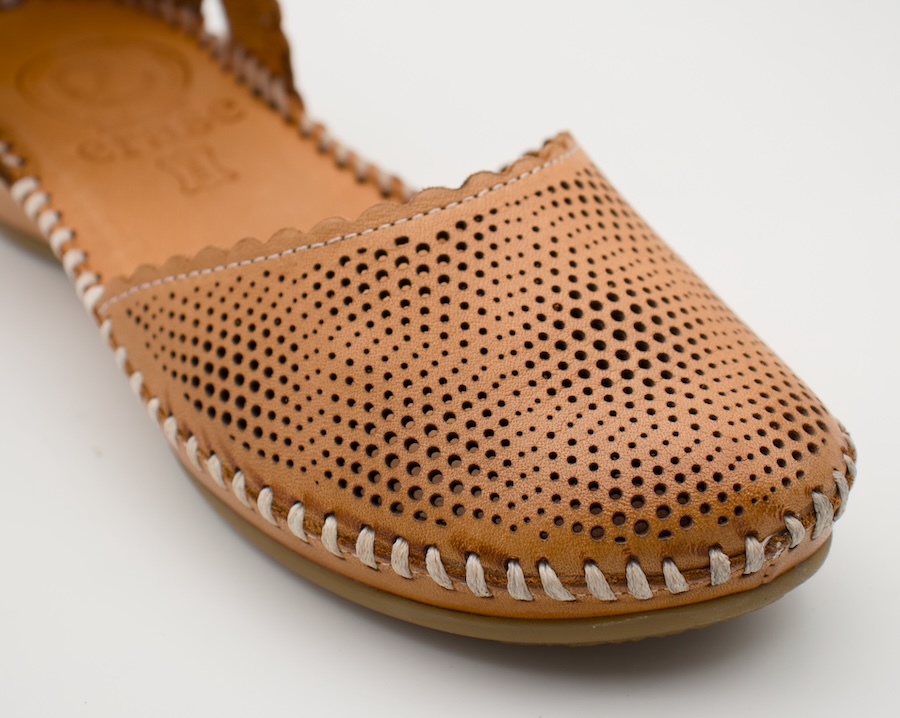 Sandalias de cuero cerradas de delante y de talón