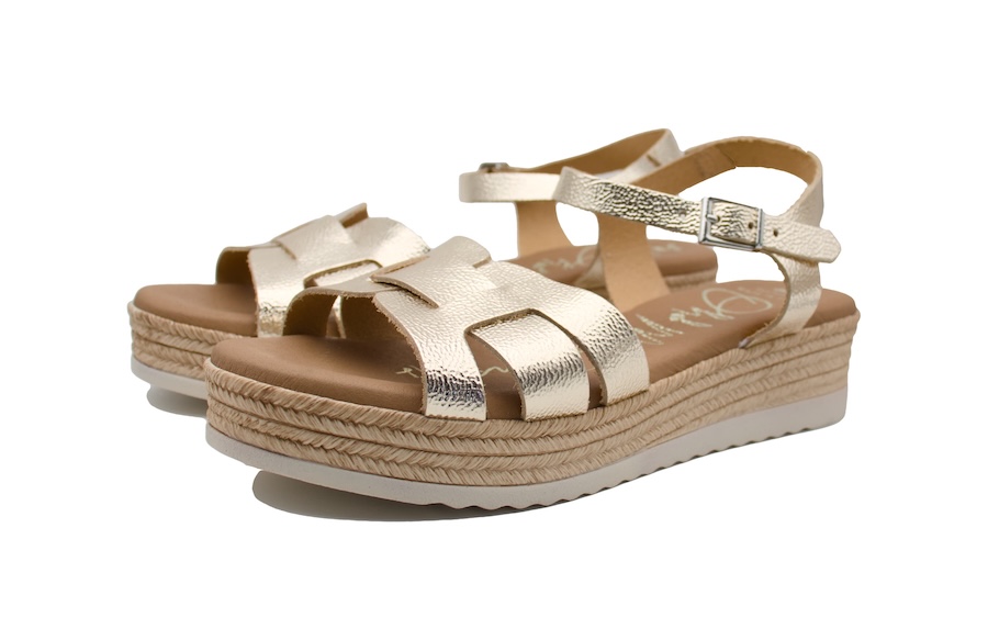 Sandalias color champán de cuña media