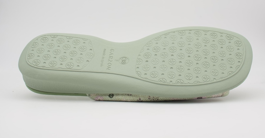 Zapatillas de casa abiertas de color verde