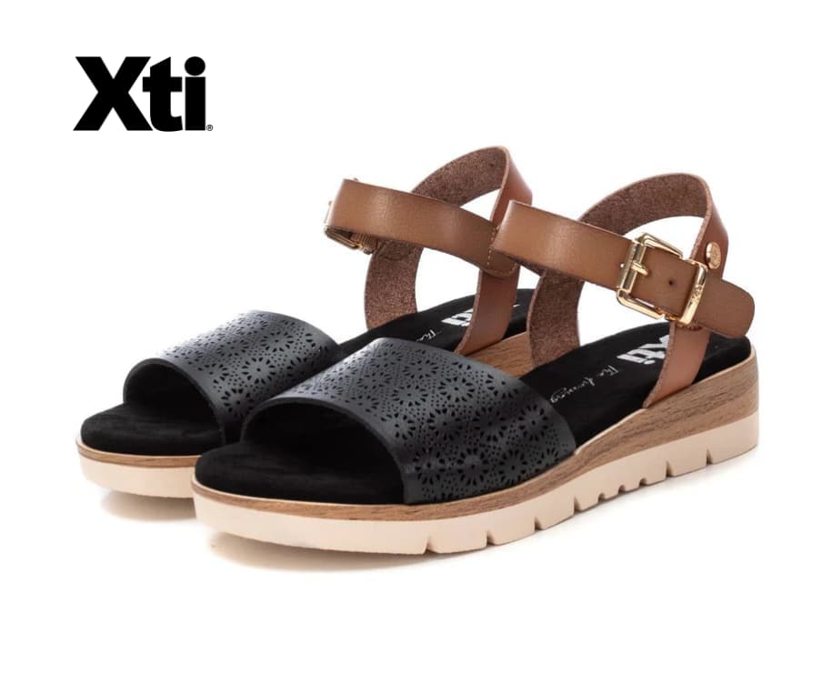 Sandalias cuña baja con la pala en color negro